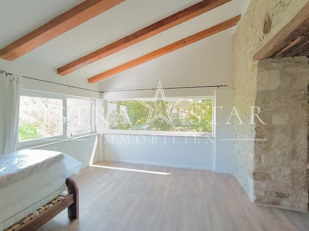Renoviertes Doppelsteinhaus im charmanten istrischen Architekturstil in ruhiger Gegend bei Motovun