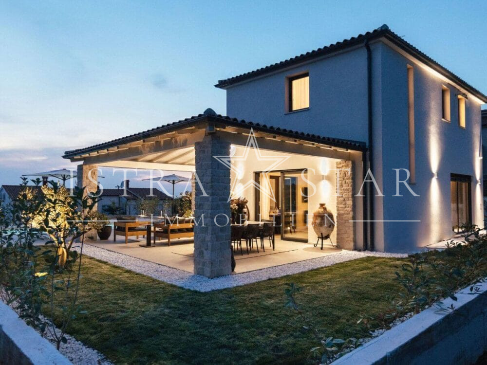 Exquisite Steinvilla mit beheiztem Pool und Meerblick in der Nähe von Porec