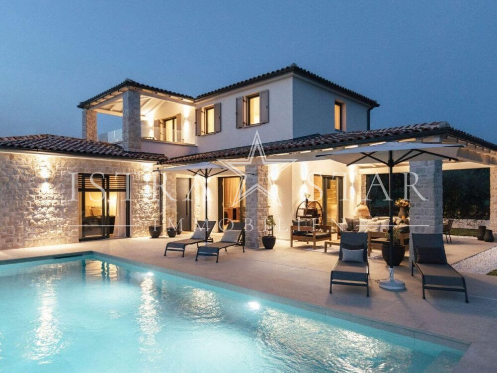 Exquisite Steinvilla mit beheiztem Pool und Meerblick in der Nähe von Porec