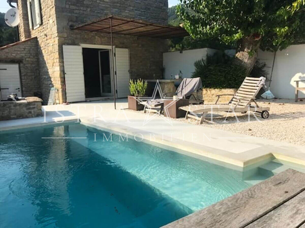 Modernes Steinhaus in Motovun – hochwertig renoviert, Poolbereich inklusive