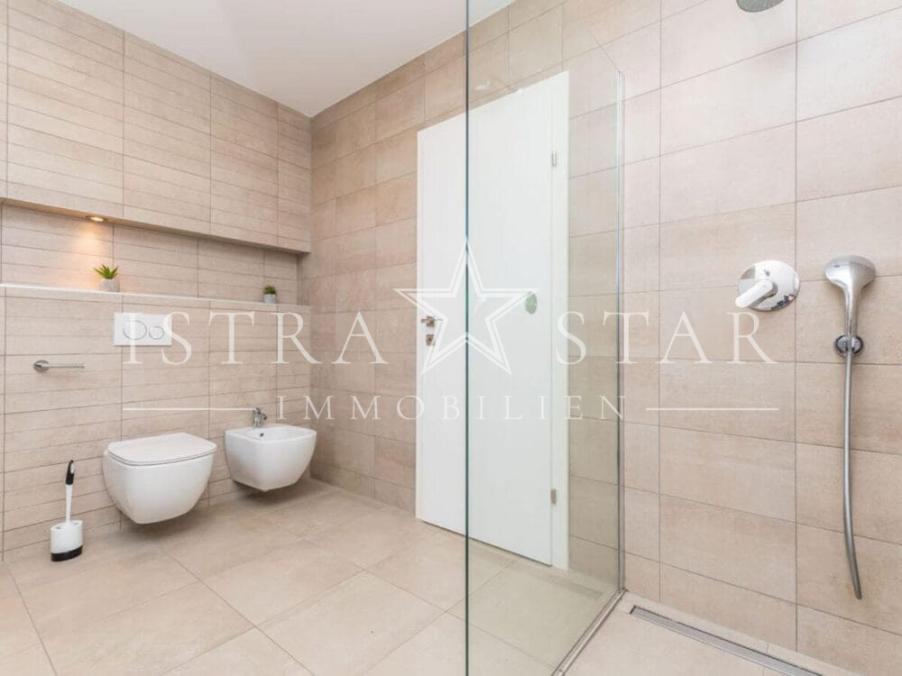Exklusives Modernes Haus mit Pool und Meerblick, ruhige Strandnähe bei Porec