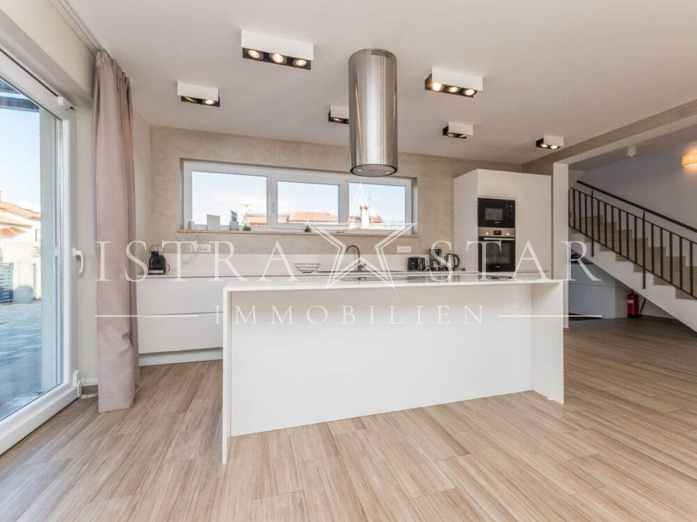 Exklusives Modernes Haus mit Pool und Meerblick, ruhige Strandnähe bei Porec