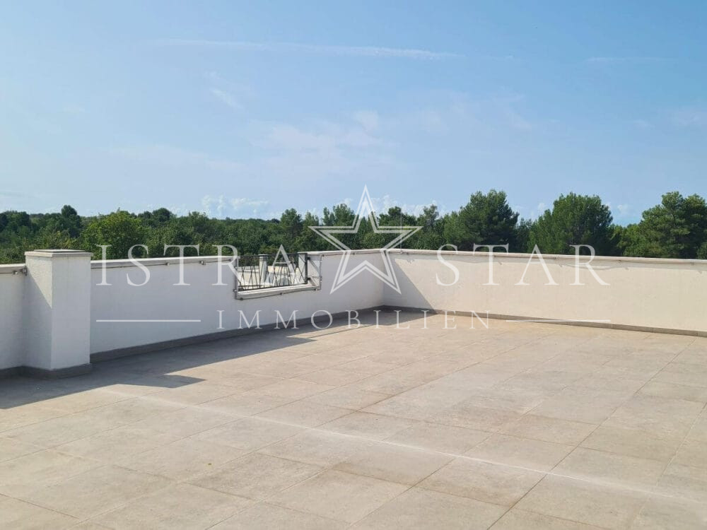 Modernes Vierzimmerapartment im Neubau mit großer Dachterrasse in begehrter Meeresregion