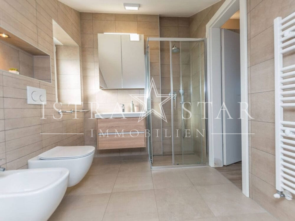 Exklusives Modernes Haus mit Pool und Meerblick, ruhige Strandnähe bei Porec