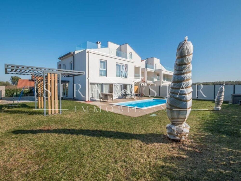Exklusives Modernes Haus mit Pool und Meerblick, ruhige Strandnähe bei Porec