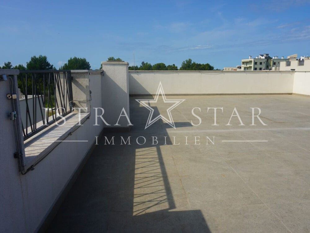 Modernes Vierzimmerapartment im Neubau mit großer Dachterrasse in begehrter Meeresregion