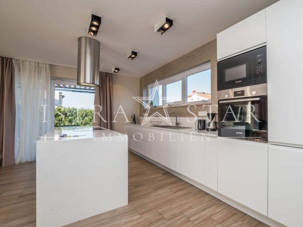 Exklusives Modernes Haus mit Pool und Meerblick, ruhige Strandnähe bei Porec