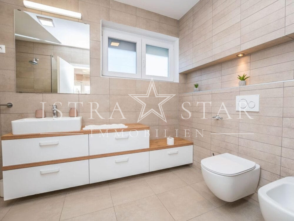 Exklusives Modernes Haus mit Pool und Meerblick, ruhige Strandnähe bei Porec