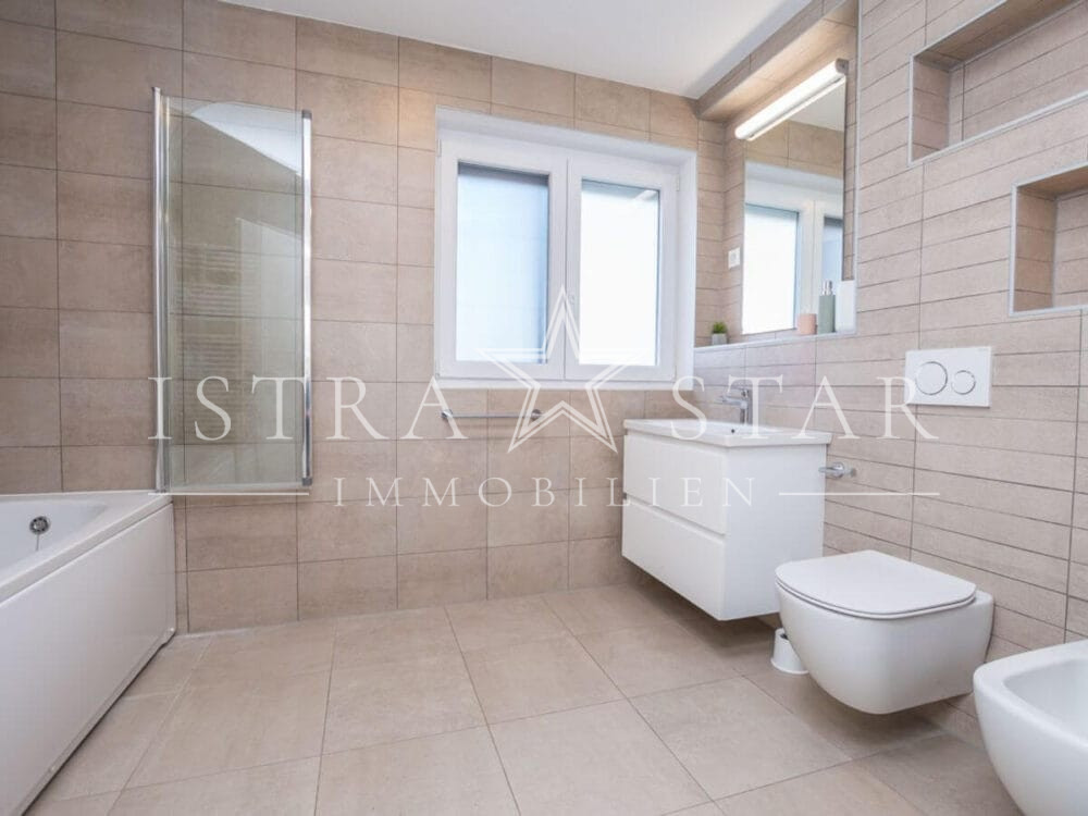 Exklusives Modernes Haus mit Pool und Meerblick, ruhige Strandnähe bei Porec