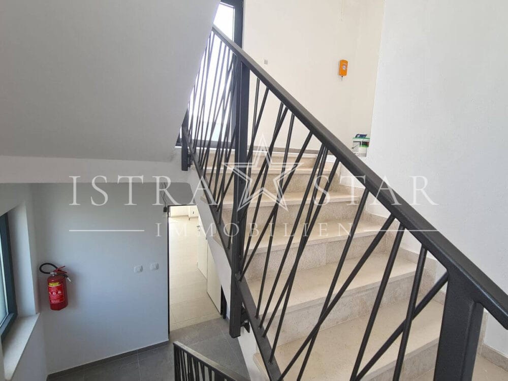 Modernes Vierzimmerapartment im Neubau mit großer Dachterrasse in begehrter Meeresregion