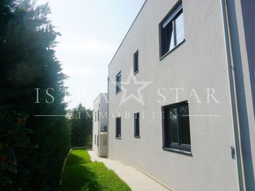 Modernes Vierzimmerapartment im Neubau mit großer Dachterrasse in begehrter Meeresregion