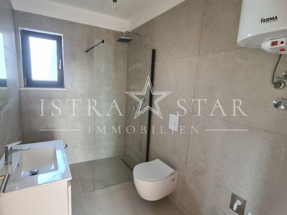 Modernes Vierzimmerapartment im Neubau mit großer Dachterrasse in begehrter Meeresregion