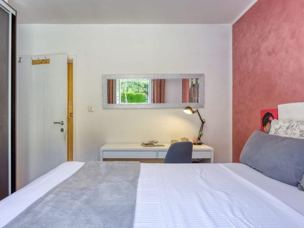 Gepflegte 3-Zimmer-Wohnung mit eigenem Garten in der Nähe von Porec