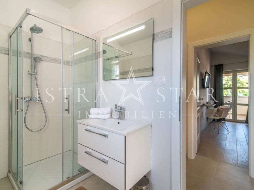 Istrisches Traumhaus mit Pool, Garten und Sommerküche, ruhige Lage, Meeresnähe in Porec