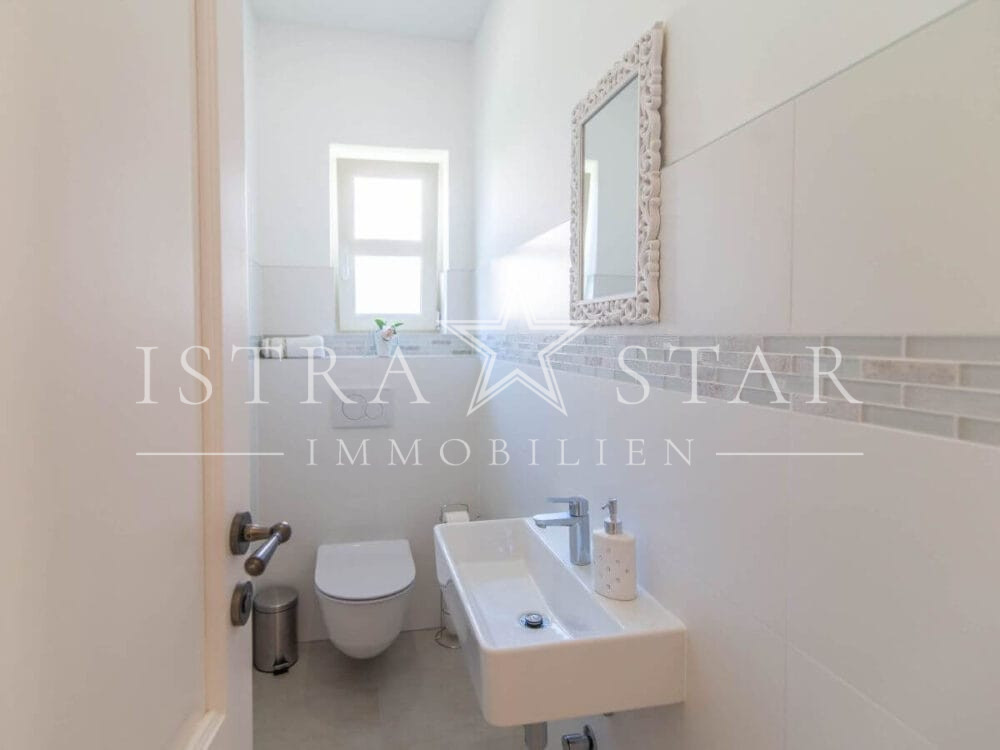 Istrisches Traumhaus mit Pool, Garten und Sommerküche, ruhige Lage, Meeresnähe in Porec