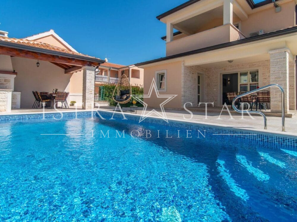 Istrisches Traumhaus mit Pool, Garten und Sommerküche, ruhige Lage, Meeresnähe in Porec