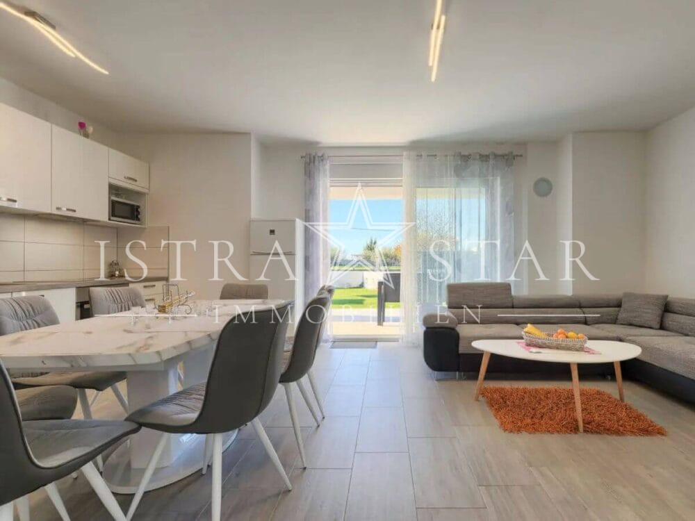Stilvolle Villa mit Pool und gepflegtem Garten in ruhiger Umgebung, nahe Porec