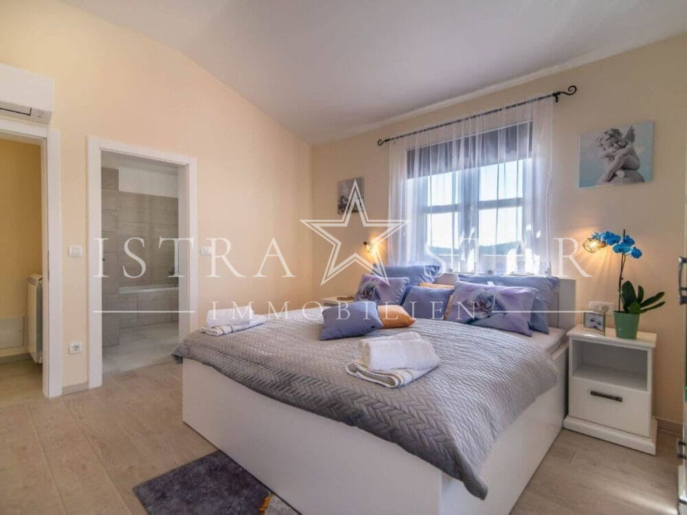Istrisches Traumhaus mit Pool, Garten und Sommerküche, ruhige Lage, Meeresnähe in Porec