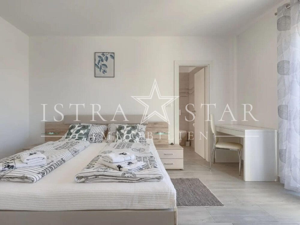 Stilvolle Villa mit Pool und gepflegtem Garten in ruhiger Umgebung, nahe Porec