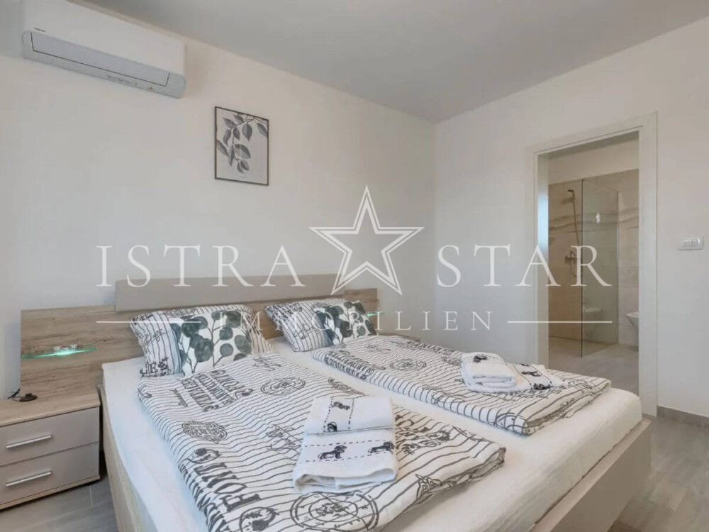 Stilvolle Villa mit Pool und gepflegtem Garten in ruhiger Umgebung, nahe Porec