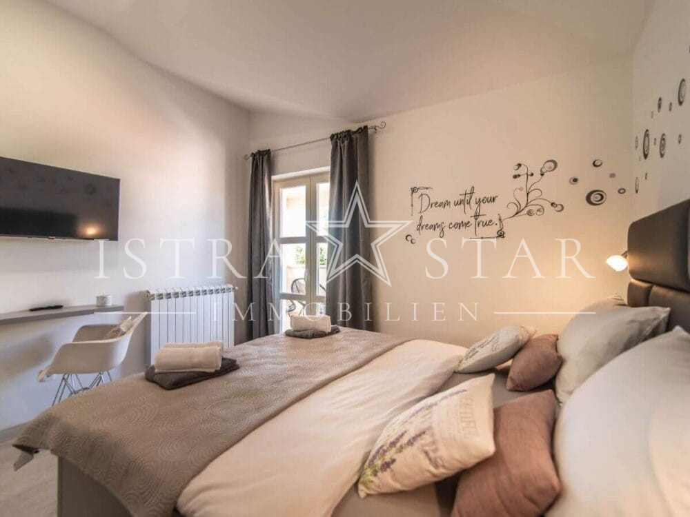 Istrisches Traumhaus mit Pool, Garten und Sommerküche, ruhige Lage, Meeresnähe in Porec