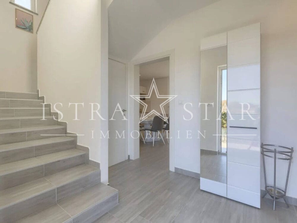 Stilvolle Villa mit Pool und gepflegtem Garten in ruhiger Umgebung, nahe Porec