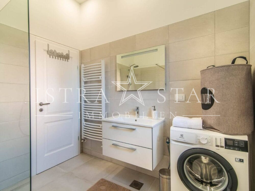 Istrisches Traumhaus mit Pool, Garten und Sommerküche, ruhige Lage, Meeresnähe in Porec