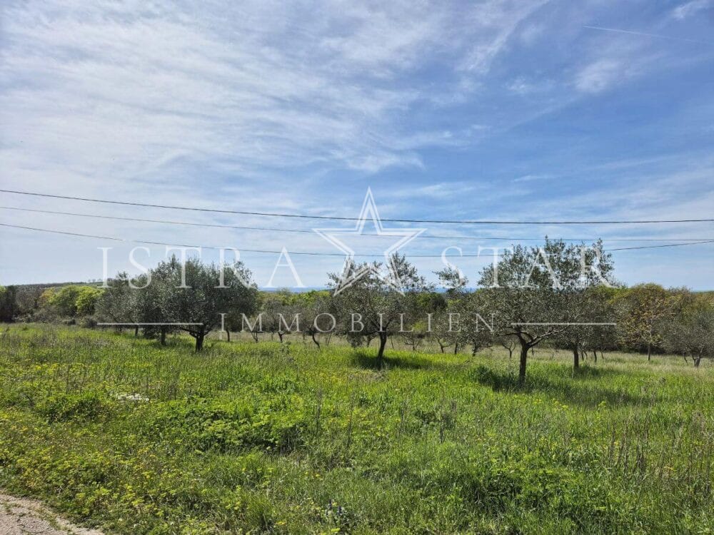 Bau- und Landwirtschaftsgrundstück 1.697 m2 mit Meerblick, ca. 16 km Distanz zum Meer