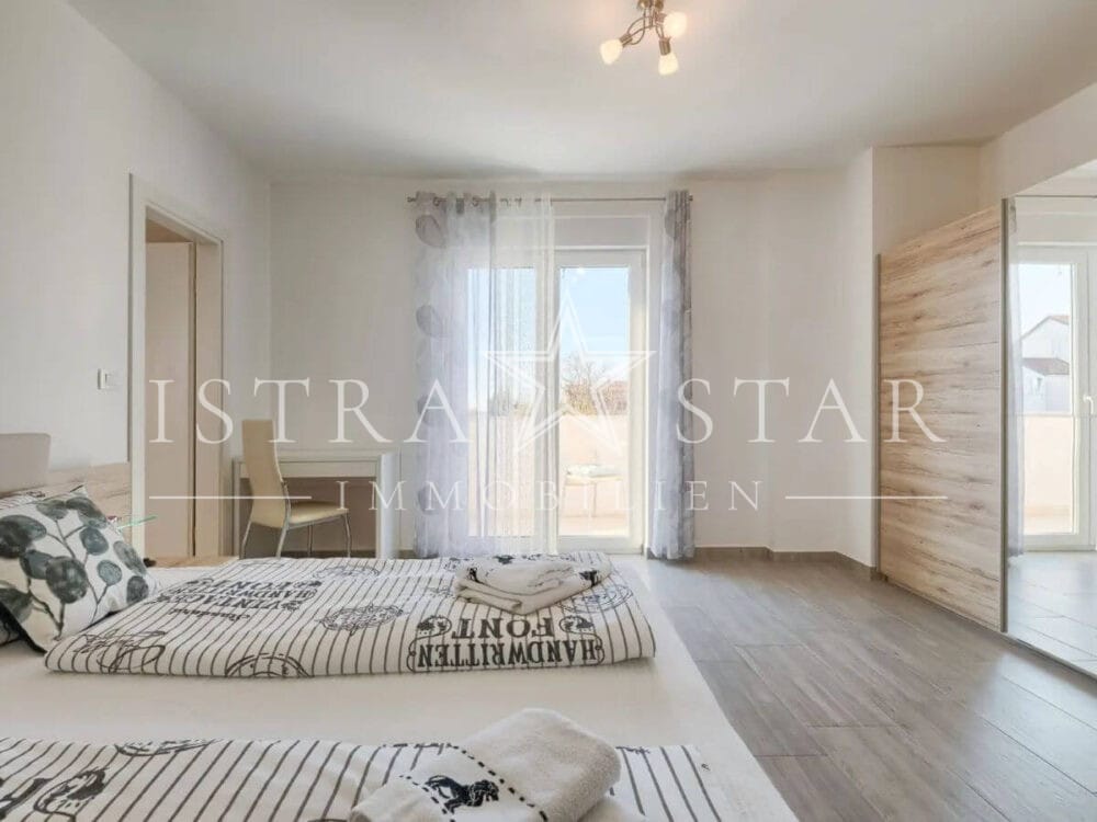 Stilvolle Villa mit Pool und gepflegtem Garten in ruhiger Umgebung, nahe Porec