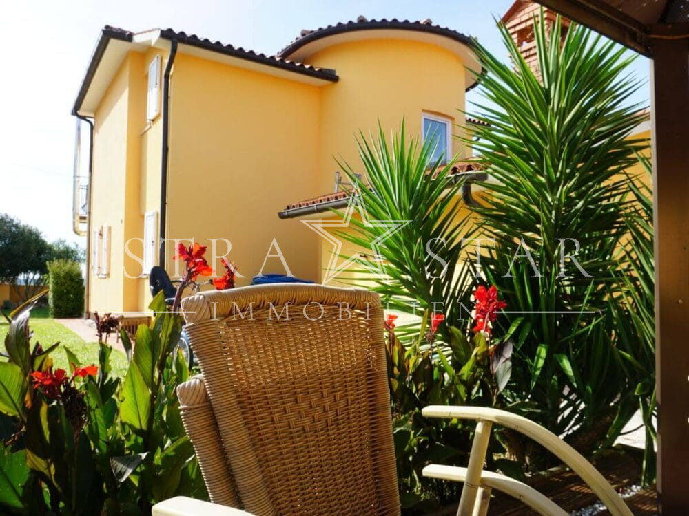 Schönes Haus mit Pool und gepflegtem Garten in beliebter Lage mit Meerblick, nahe Porec