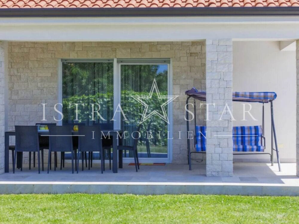 Stilvolle Villa mit Pool und gepflegtem Garten in ruhiger Umgebung, nahe Porec