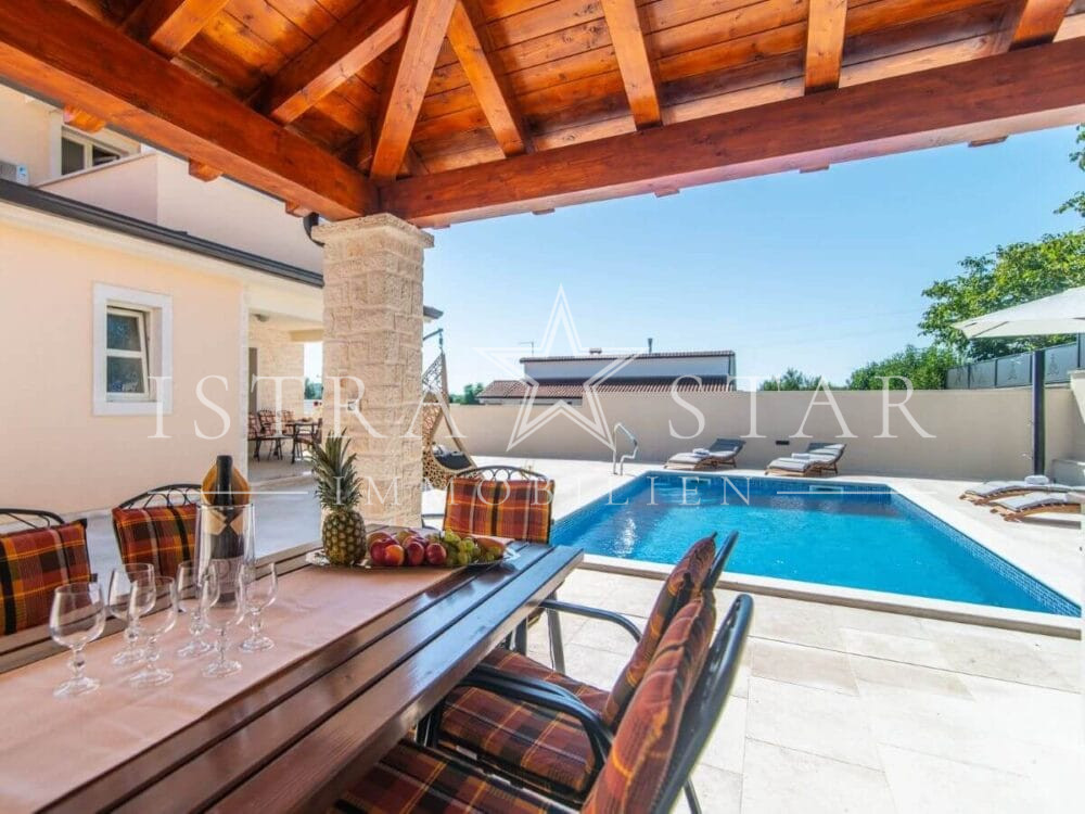 Istrisches Traumhaus mit Pool, Garten und Sommerküche, ruhige Lage, Meeresnähe in Porec