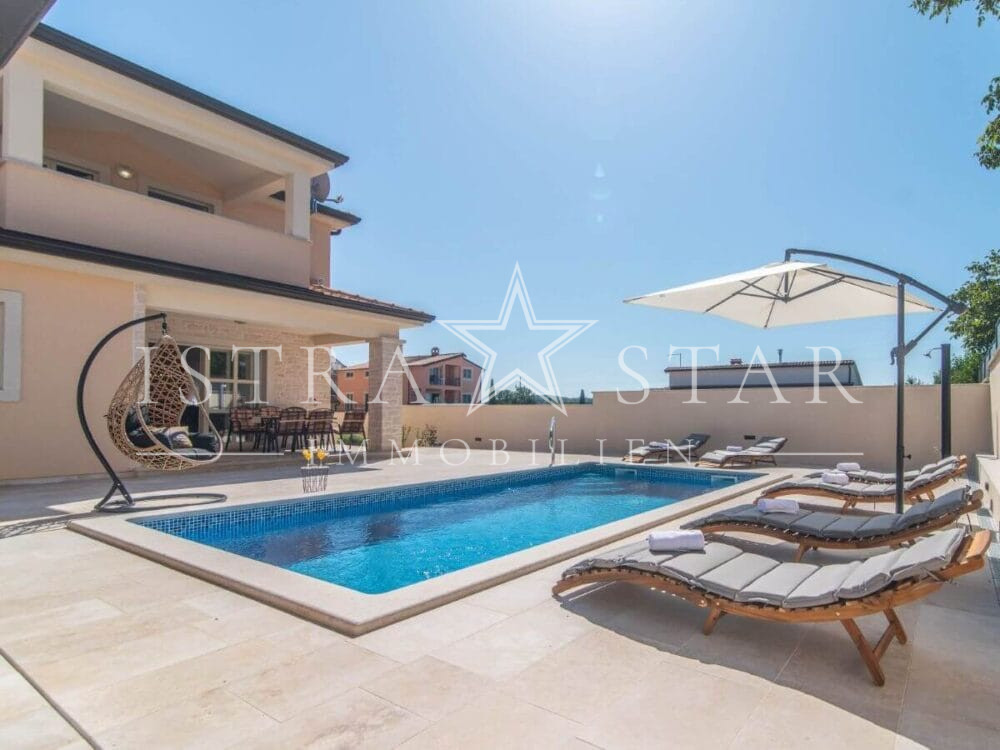 Istrisches Traumhaus mit Pool, Garten und Sommerküche, ruhige Lage, Meeresnähe in Porec