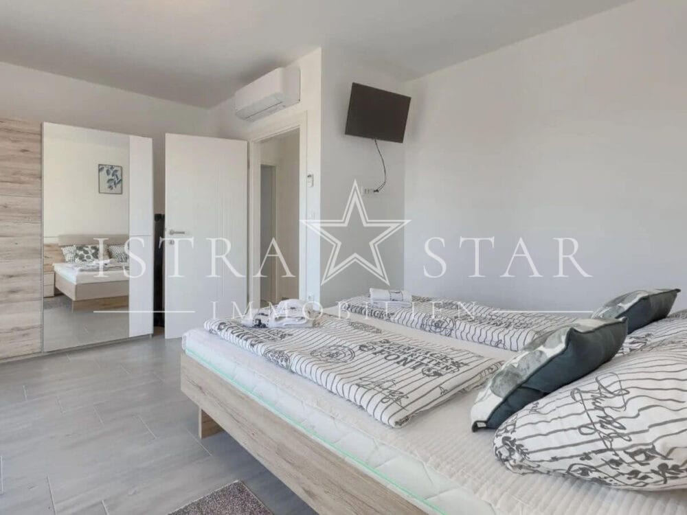 Stilvolle Villa mit Pool und gepflegtem Garten in ruhiger Umgebung, nahe Porec