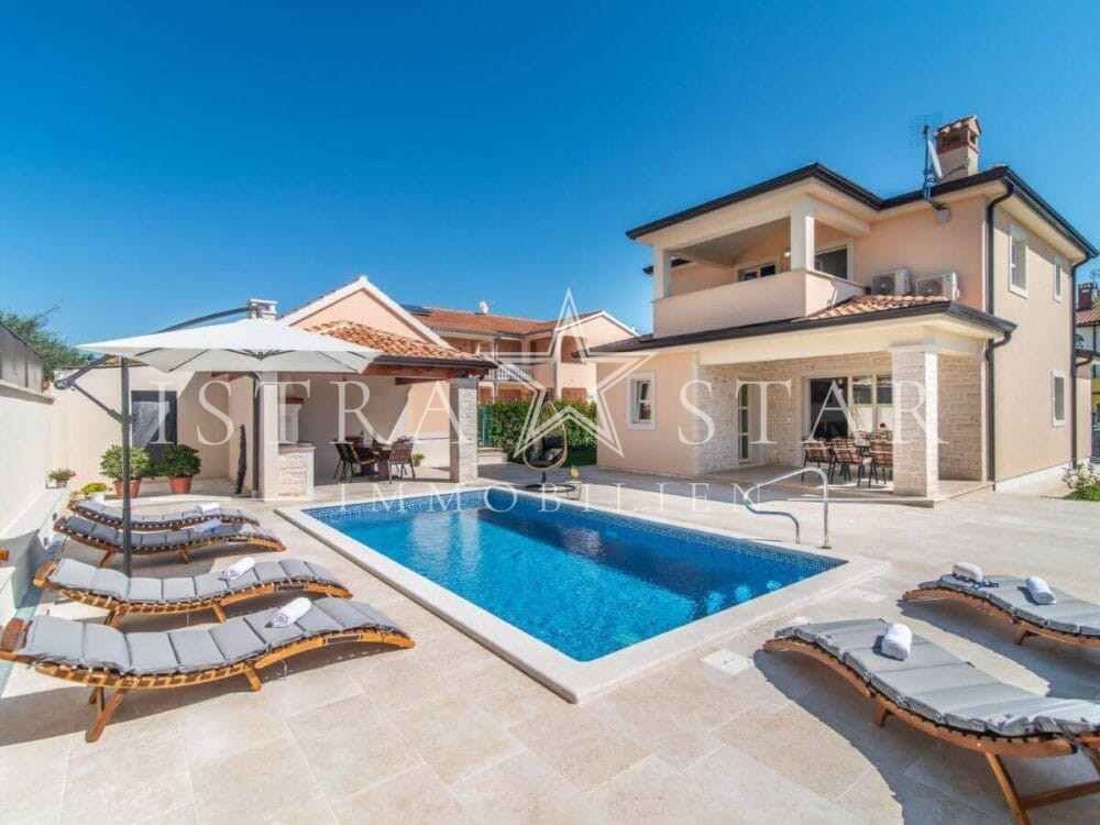 Istrisches Traumhaus mit Pool, Garten und Sommerküche, ruhige Lage, Meeresnähe in Porec