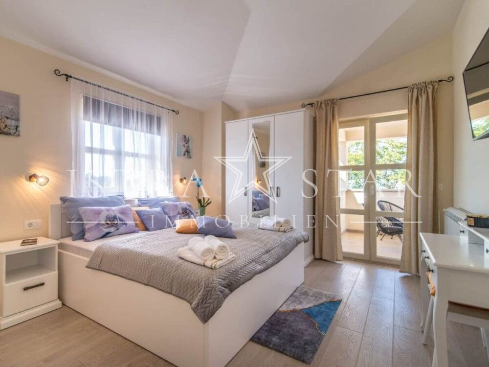 Istrisches Traumhaus mit Pool, Garten und Sommerküche, ruhige Lage, Meeresnähe in Porec