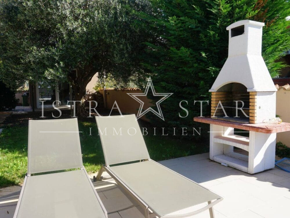 Modernes Domizil, Doppelhaushälfte mit Pool, Garten und offener Galerie nahe Visnjan