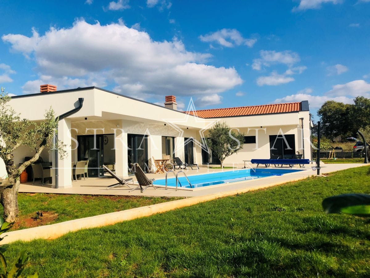 Stilvolles Neubau-Haus mit Pool und mediterranem Charme idyllisch gelegen, nahe Rovinj