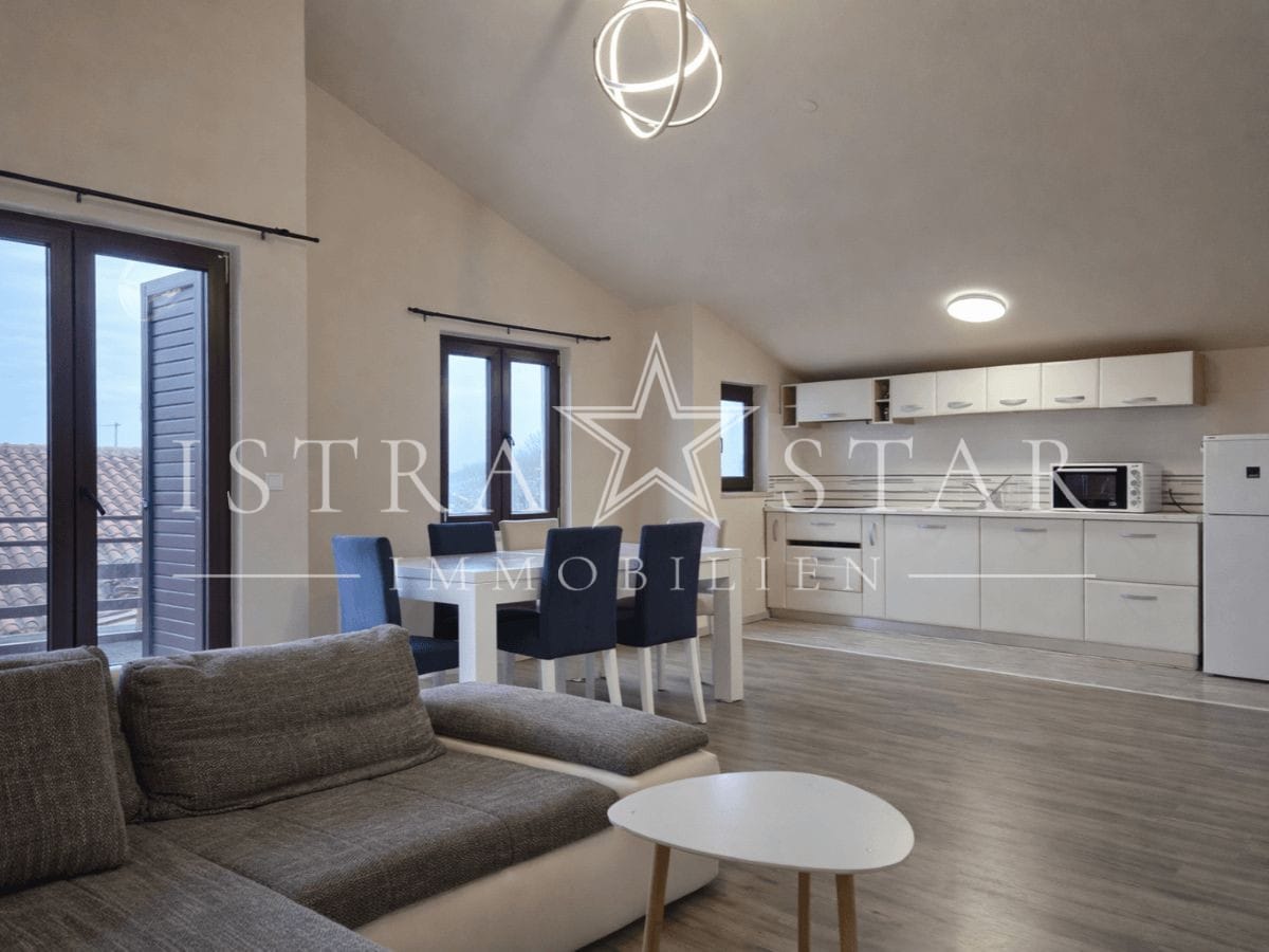 Perfekte Lage am Meer 3-Zimmer-Dachgeschosswohnung in Funtana