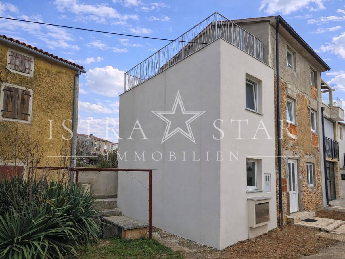 Modern renoviertes Steinhaus nahe Porec mit Meerfernblick und Terrasse in begehrter Lage