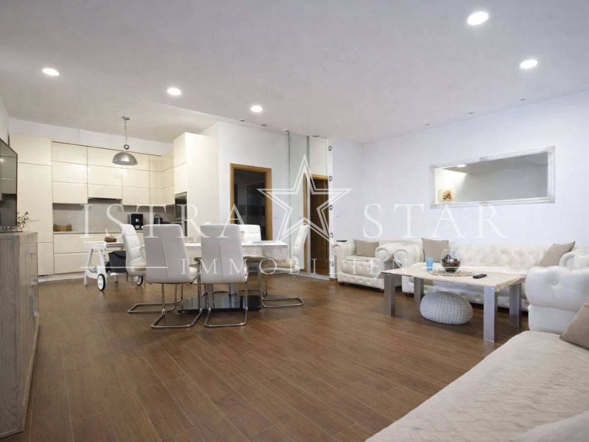 Erdgeschosswohnung mit Garten in Porec- 600 m zum Meer, ruhige Lage und Vermietungspotenzial