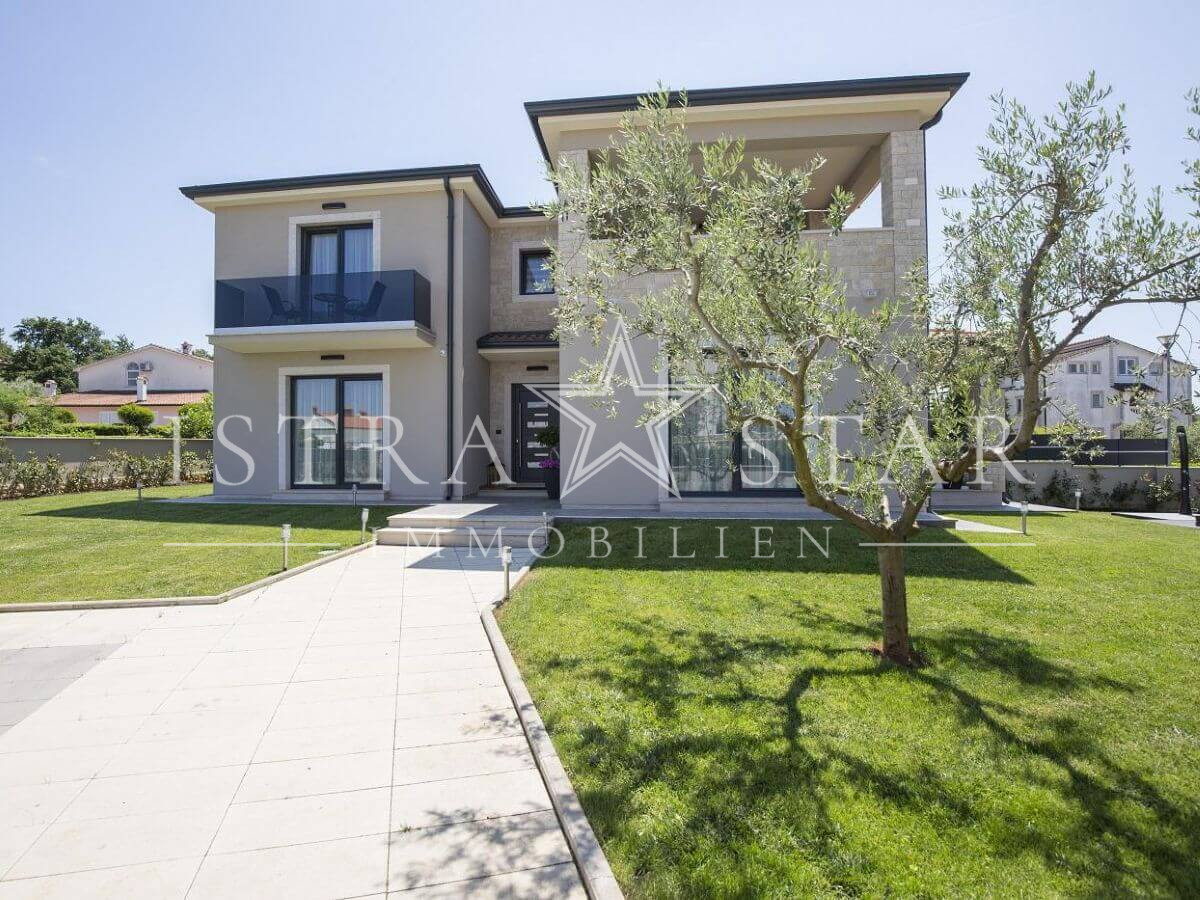 Stilvolle Doppelhaushälfte hochwertig ausgestattet mit Garten und Whirlpool – Nähe Porec