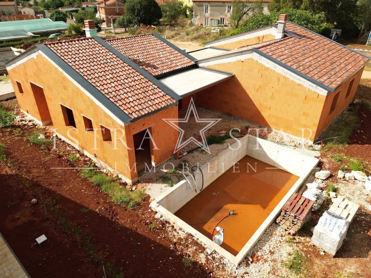 Moderner Neubau-Bungalow mit privatem Pool und Garten nahe Porec
